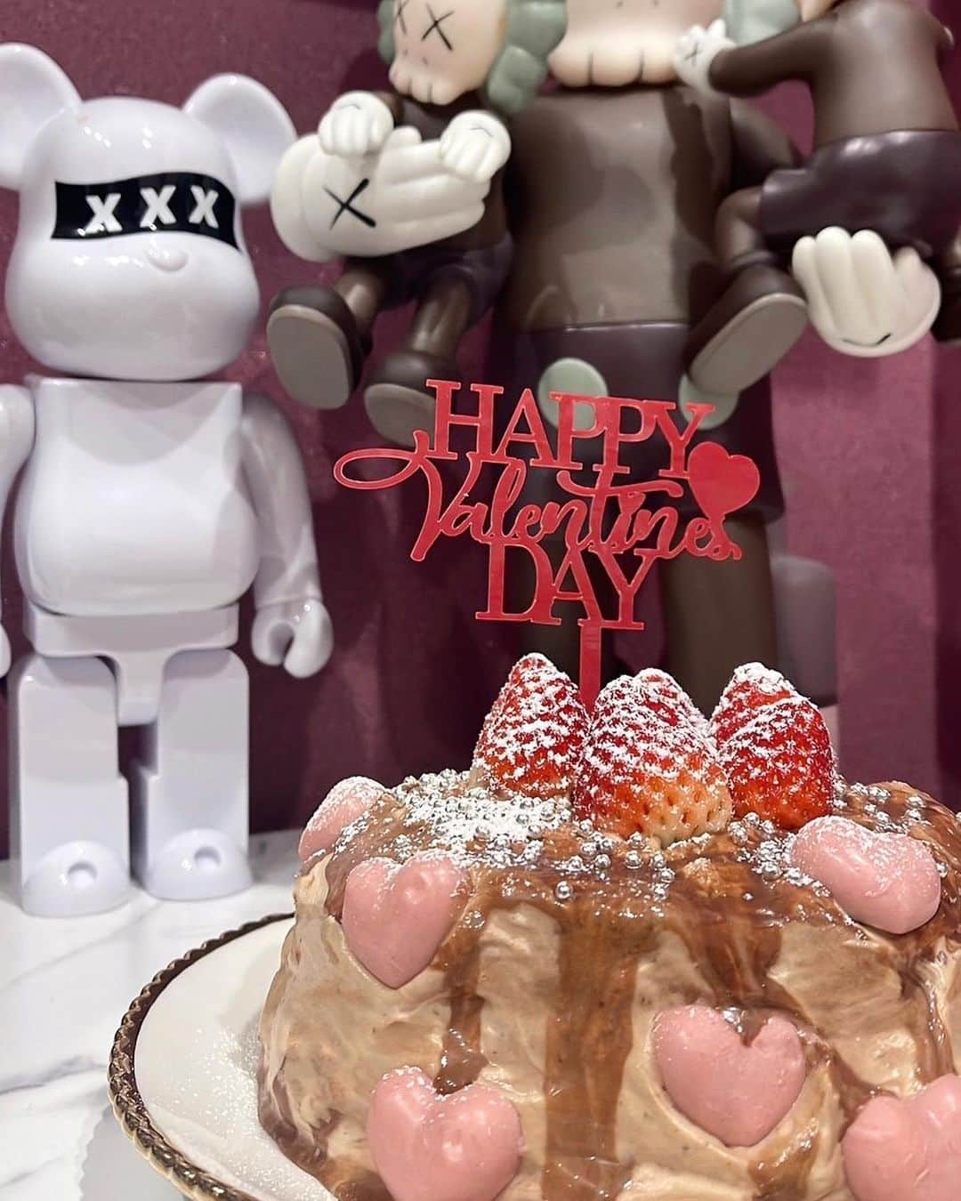 MIOのインスタグラム：「Valentine Day🍫🍰🌼 慣れないことするからてんやわんやだった🥲🥲🥲」