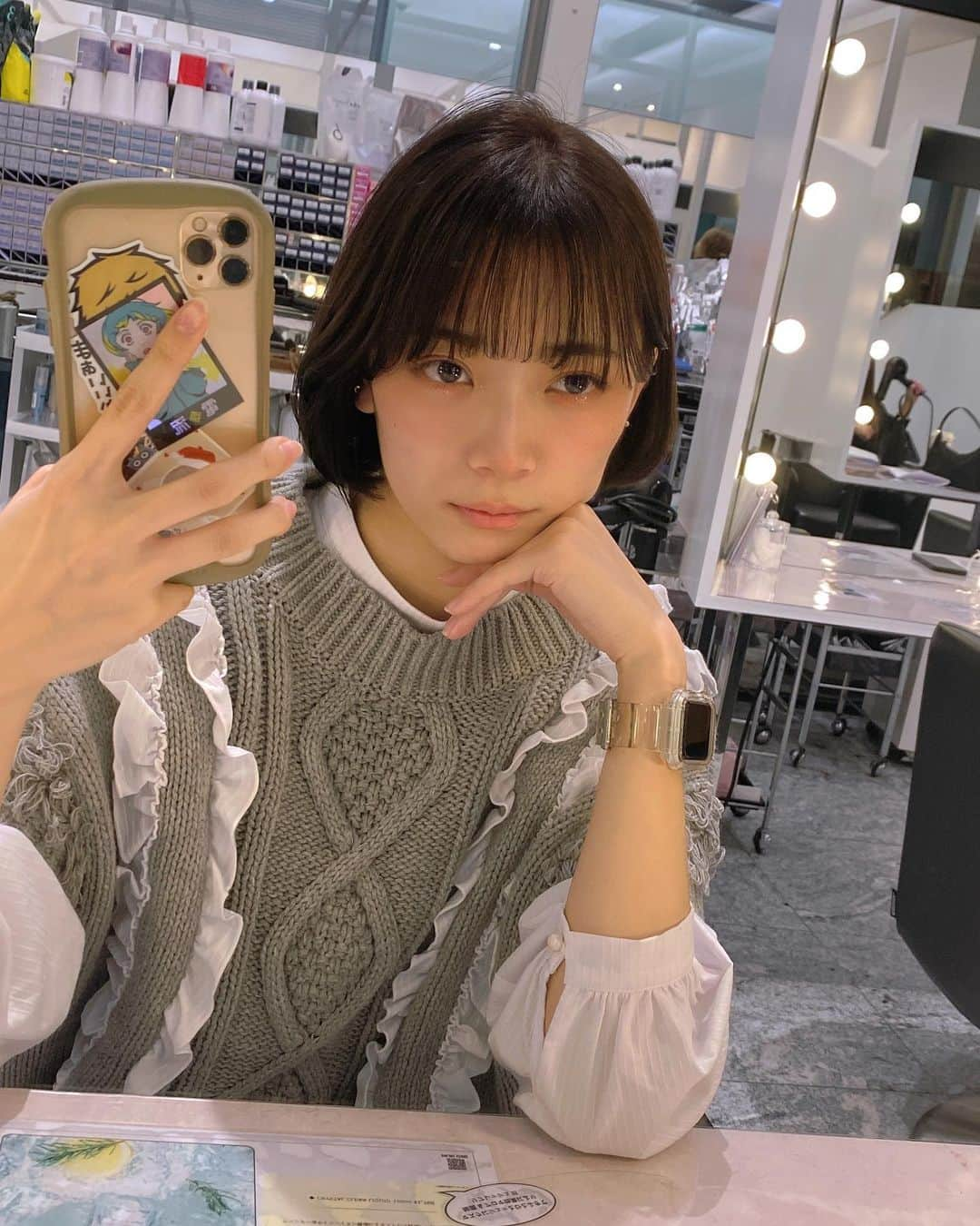 後藤萌咲さんのインスタグラム写真 - (後藤萌咲Instagram)「. 短くして、暗くしたよ💇🏻‍♀️ メイクも可愛くしてもらって、 うれちぃ。  @arimayurina 🫰🏻」2月15日 20時19分 - moe_goto0520