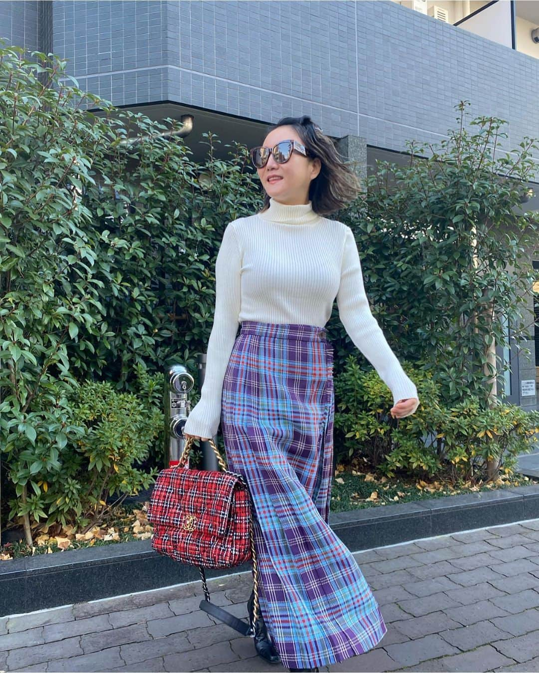 mimimimiyoさんのインスタグラム写真 - (mimimimiyoInstagram)「まだ日本にいる時のやつ  Tops#lounie skirt#beams  boots#SergioRossi bag#chanel」2月15日 20時40分 - mimimimiyo