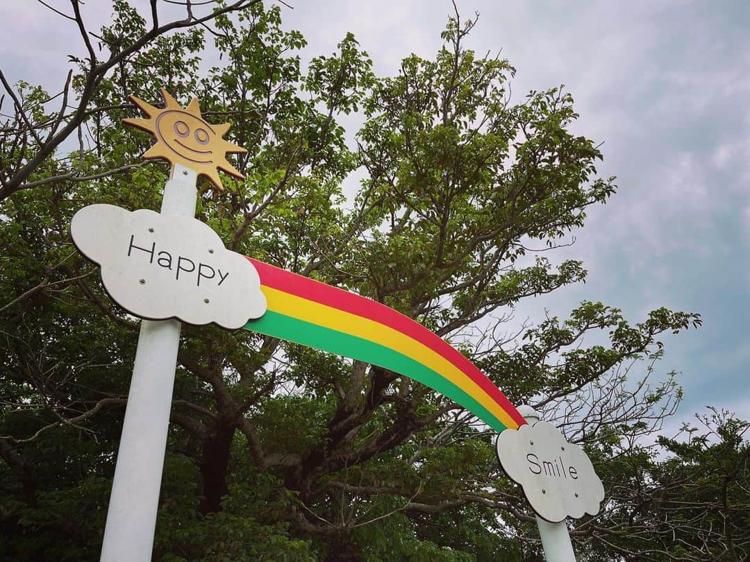 宮内知美さんのインスタグラム写真 - (宮内知美Instagram)「お迎えの帰り、久々に公園へ。 雨が降りそうで 誰もいなかったから お母さんもかりだされた😂  #四葉のクローバー探しには のってこない #遊具 #なぞのごっこ遊び #グリコ #トンネルくぐりはハード #滑り台もすべらされた #夕方の習い事はうたた寝して息子に怒られた #5歳男児の体力がやばい #年女の体力もやばい😂 #ハッピーバレンタイン #春休み」2月15日 20時54分 - tomomi_miyauchi