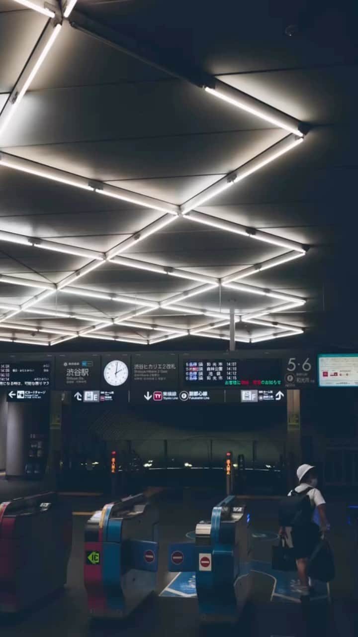 Yuma Yamashitaのインスタグラム：「Tokyo Night Light #tokyo #mood  #gr3x」
