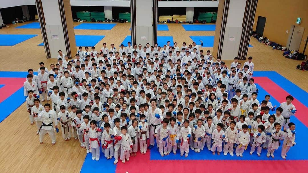 西村拳のインスタグラム：「. 福岡セミナー🥋 みんな集合！ #福岡県 #福岡市 #空手 #セミナー #地元 #もつ鍋」