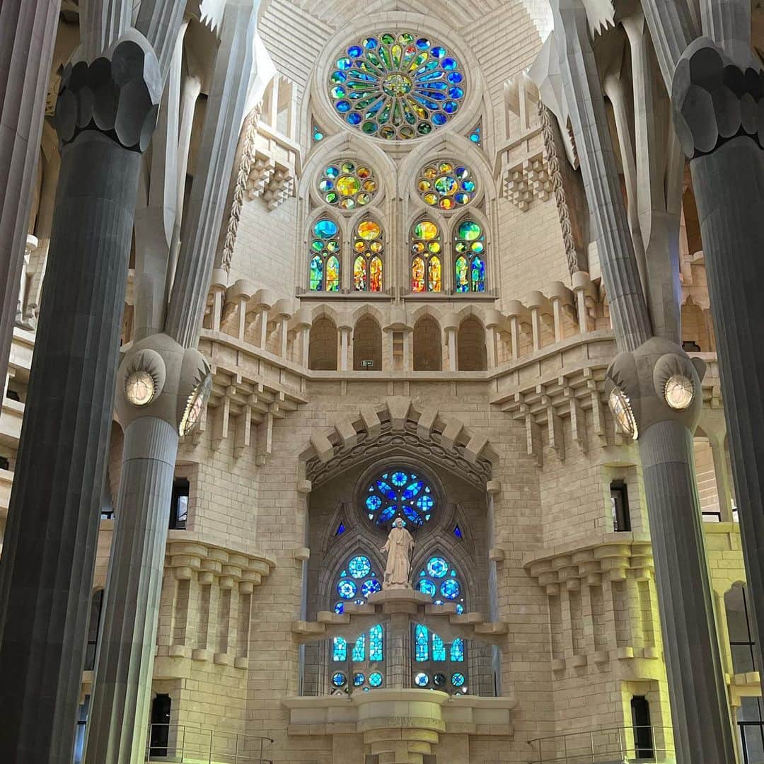 ティモシー・ドレンスキーのインスタグラム：「Light and stone. 🙏」