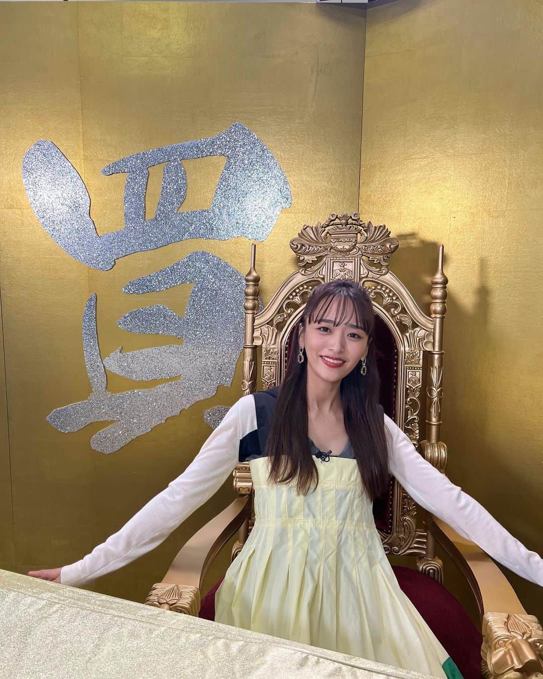 近藤千尋のインスタグラム：「爆問×伯山の刺さルール📺 豪華に椅子に座らせていただいて ひーぼぉくんのあれこれを話したよ❤️‍🔥笑 この日寝不足のまま収録だったから なんだかいつもより目が開いてないし 喋るのゆーっくりだけど見てね🥹笑 TVerに見逃しあります🫶🏻  後半は📷今日の撮影と私服❤️ もう雑誌は春物夏物を着てるから ロケバスさんが持ってきてくれる ストーブが大活躍。。😍感謝、、！  今日もおつかれさまでしたー🫂🤍  #近藤千尋衣装  tops,one-piece @plan_c_official shoes @yelloshoes_official」
