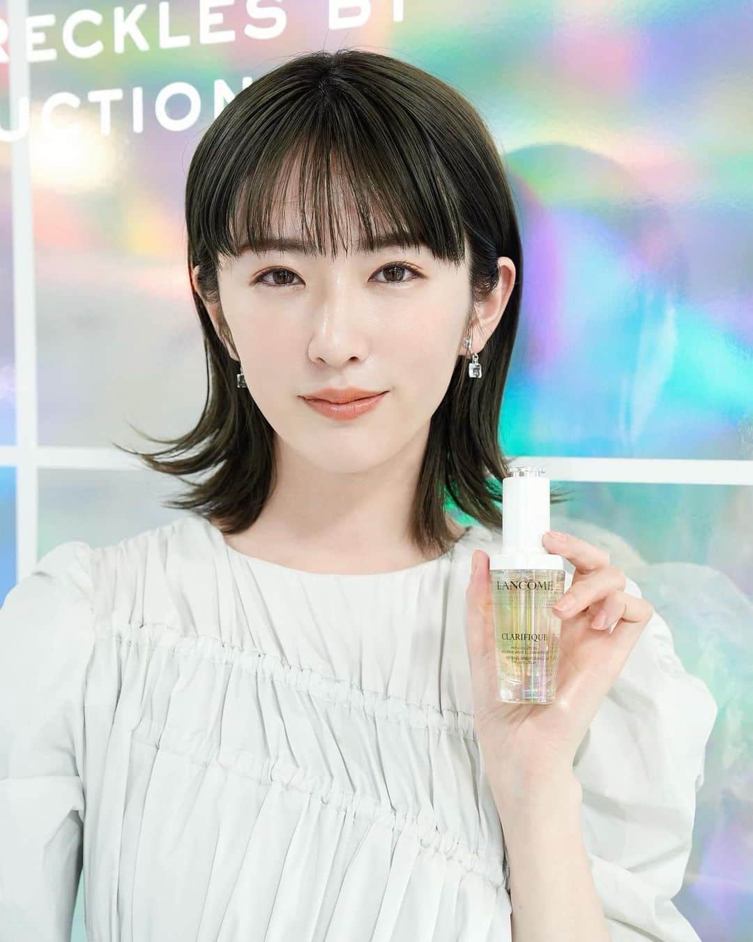 樋口柚子のインスタグラム：「2/10発売、ランコムの クラリフィックブライトニングセラムの 発売記念イベントにおじゃましました🤍  スキンスクリーンで、 肌の状態や 重点的にスキンケアした方が良いところを 教えてもらいました🤭 ふっくら艶やかな肌目指す〜〜！  美白ケア、気になる方 ぜひチェックしてみてください🐻‍❄️🫧  #ランコム #クラリフィックブライトニングセラム  #ランコム美白美容液  #pr」