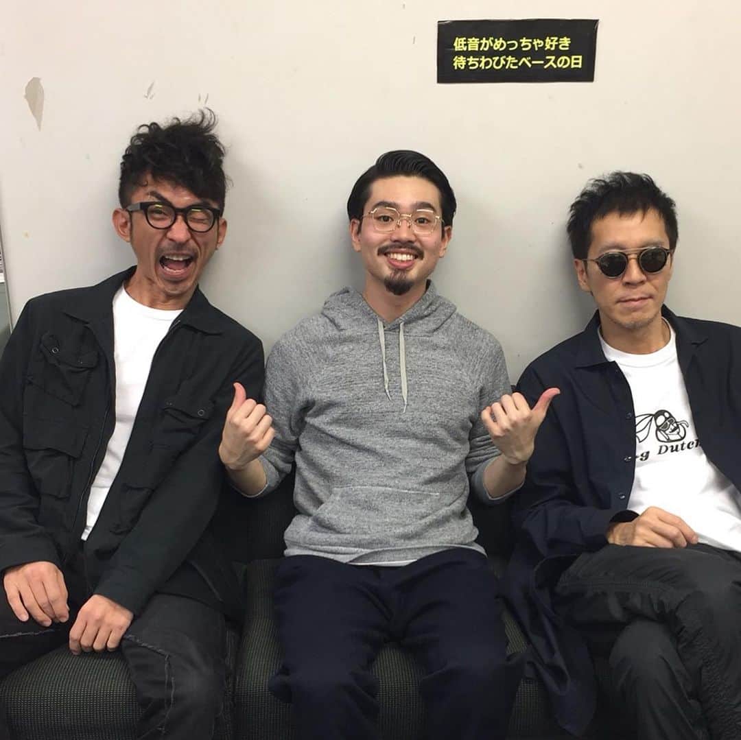 ハマ・オカモトのインスタグラム：「恒さん、こんな僕にも優しくしてくれて、一緒に演奏してくれて、どうもありがとうございました。 恒さんとINOさんとぼく、3人でフェス出る約束、 叶わなかったの悔しいな。  恒さん、本当に、ありがとうございました。」