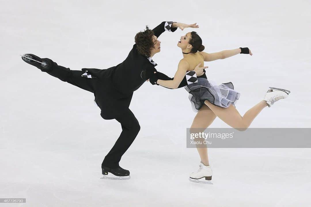 フェデリカ・テスタのインスタグラム：「Poi ogni tanto, in maniera random, mi ricordo di essere su un francobollo 💌⛸  #testacsolley #figureskating」