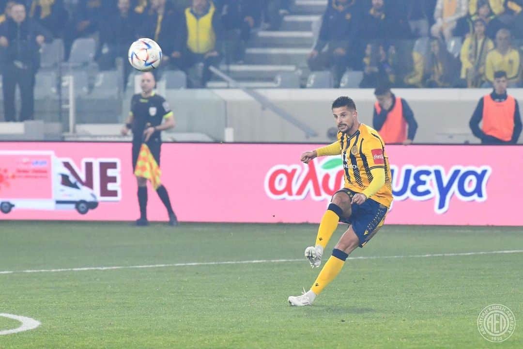 ケヴィン・ミララスのインスタグラム：「💛🦁💙 thanks for this amazing support」