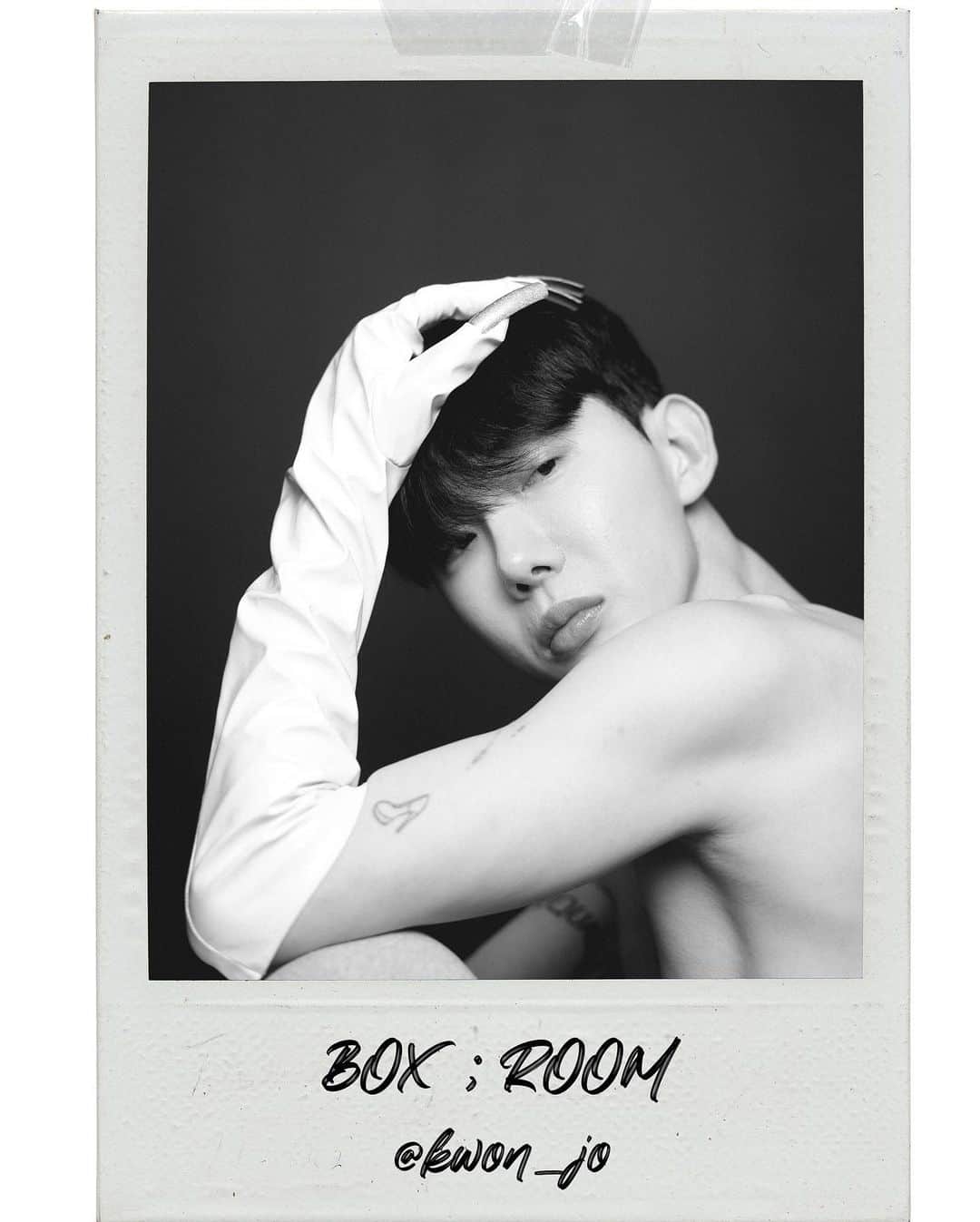 チョ・グォン さんのインスタグラム写真 - (チョ・グォン Instagram)「ROOM. LOVE YOURSELF  누구의 도움 없이 혼자 찍은 나 📸」2月16日 0時39分 - kwon_jo