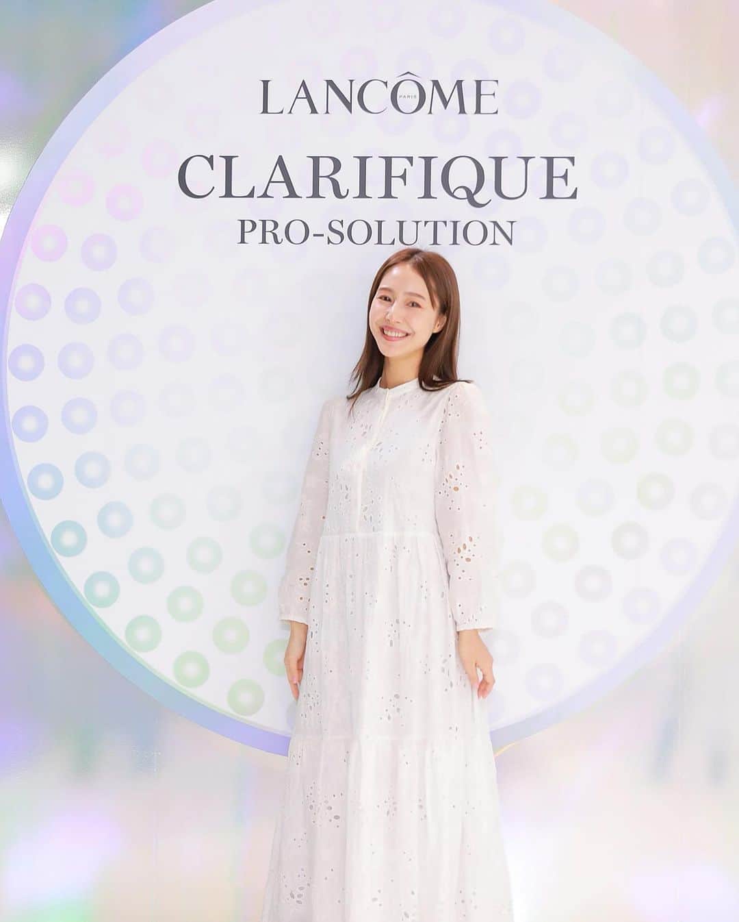 石川理咲子のインスタグラム：「先日ご紹介した　@lancomeofficial の 「クラリフィックブライトニングセラム」 発売記念イベントへお邪魔してきました🫧🫧 優しい処方なのに実力派の美容液！ 2週間ほど使い続けていましたが すでに効果を感じております🥹 「スキンクリーン」という肌診断で 今の肌状態を知ることができたので 今後のスキンケアに活かしたいです💪 #ランコム#クラリフィックブライトニングセラム#pr」