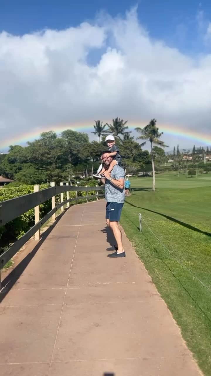 のインスタグラム：「Thanks for hosting our amazing trip to Hawaii @royallahainaresort! Use code DAU20 for 20% off your stay for a limited time. #royallahainaresort @mythsofmauiluau #royaloceanterrace」