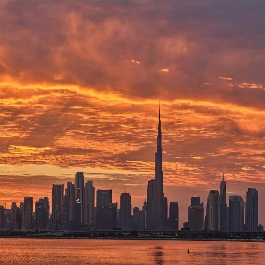 ドバイのインスタグラム：「#Dubai Sunset 📷:@pixtarami」