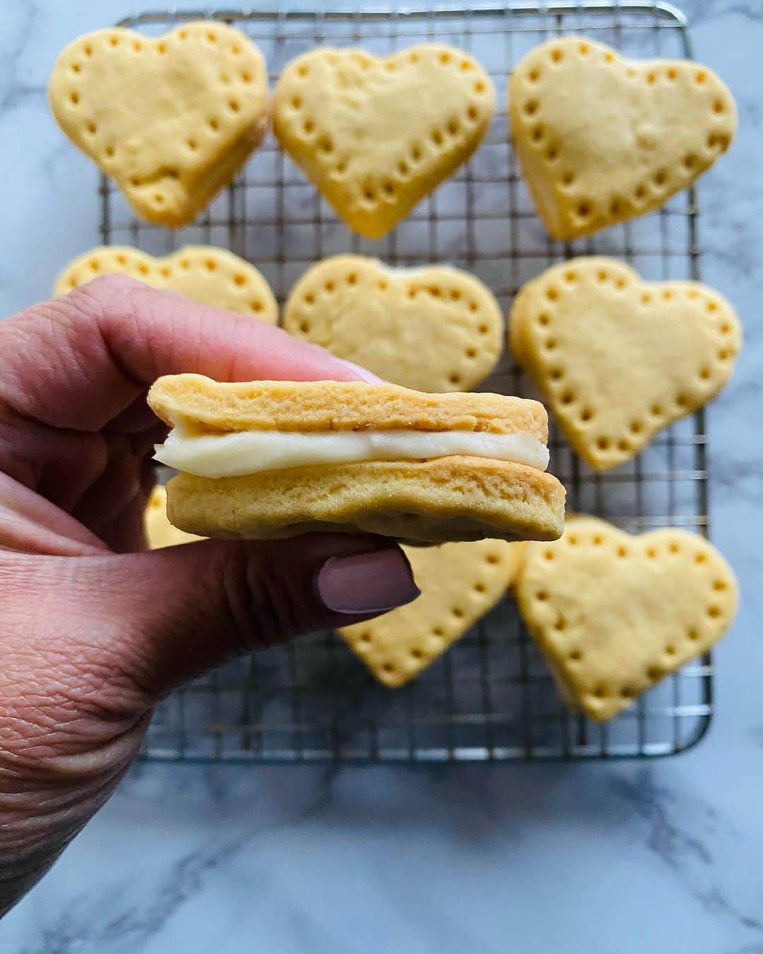 Antonietteさんのインスタグラム写真 - (AntonietteInstagram)「Hope your Valentine’s Day was sweet! Made these cookies for my boo as we are a batch made in heaven! 🍪 Cringe, lol. 😬 Made some  strawberry, almond and chocolate layered Italian cookies, custard cream hearts, matcha swirl shortbread and strawberry white chocolate heart cookies. 🤍🍓」2月16日 2時04分 - antoniette714