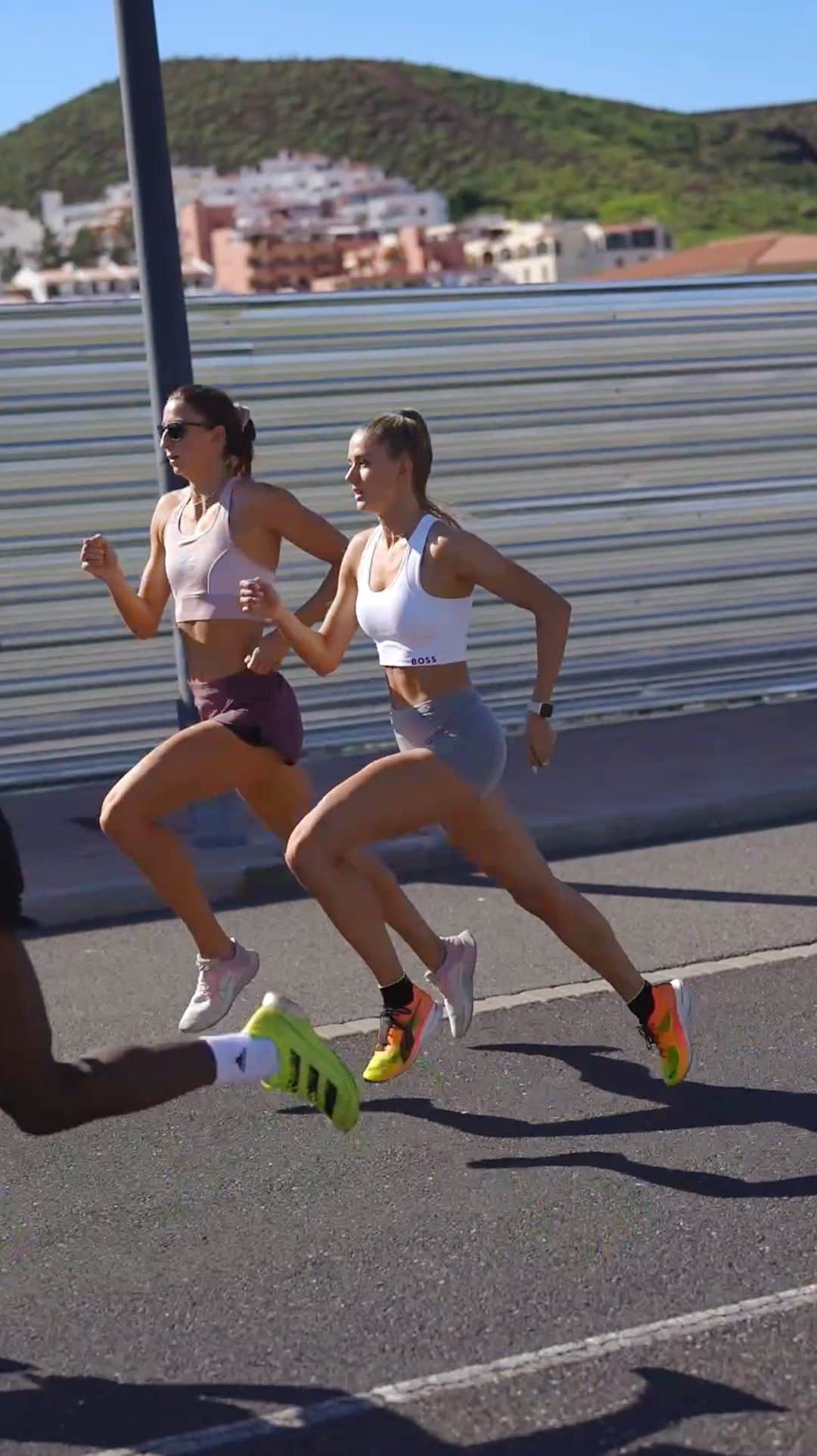 アリカ・シュミットのインスタグラム：「The thing about passion ✨  #trackandfield #running」