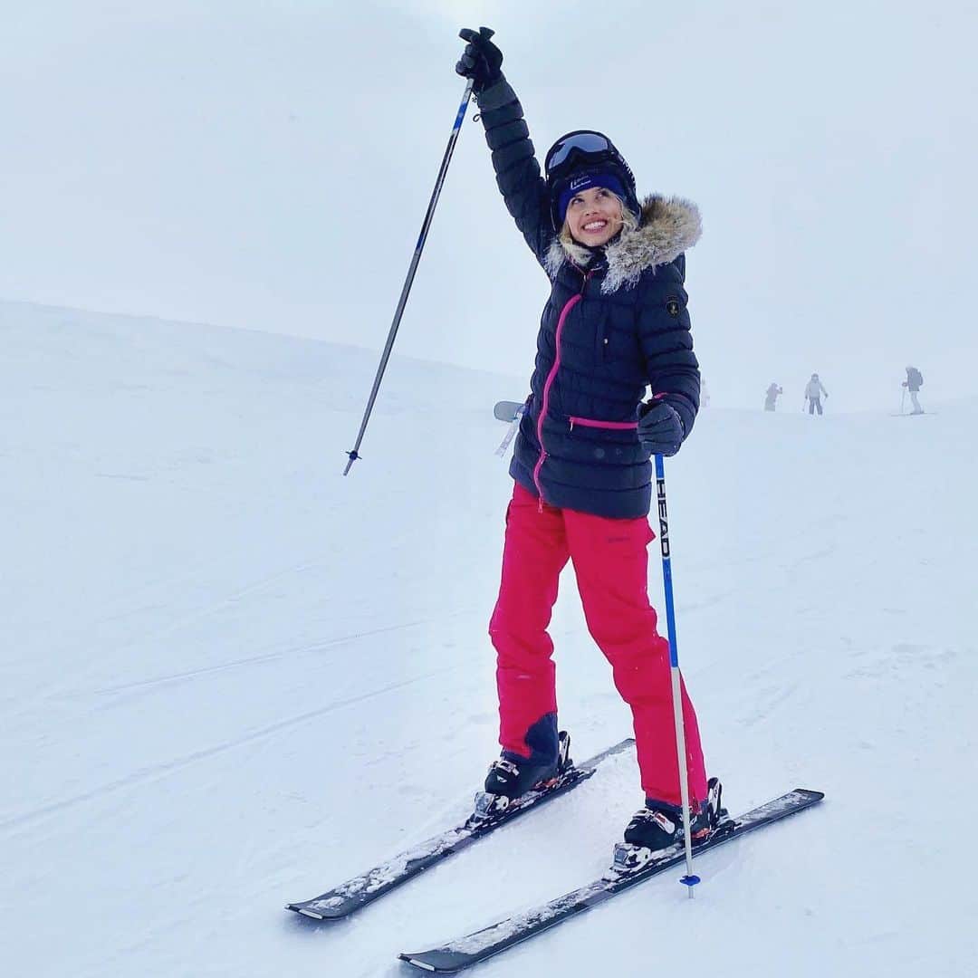 グレイシー・ドジーニーのインスタグラム：「queen of the rentals 🎿」