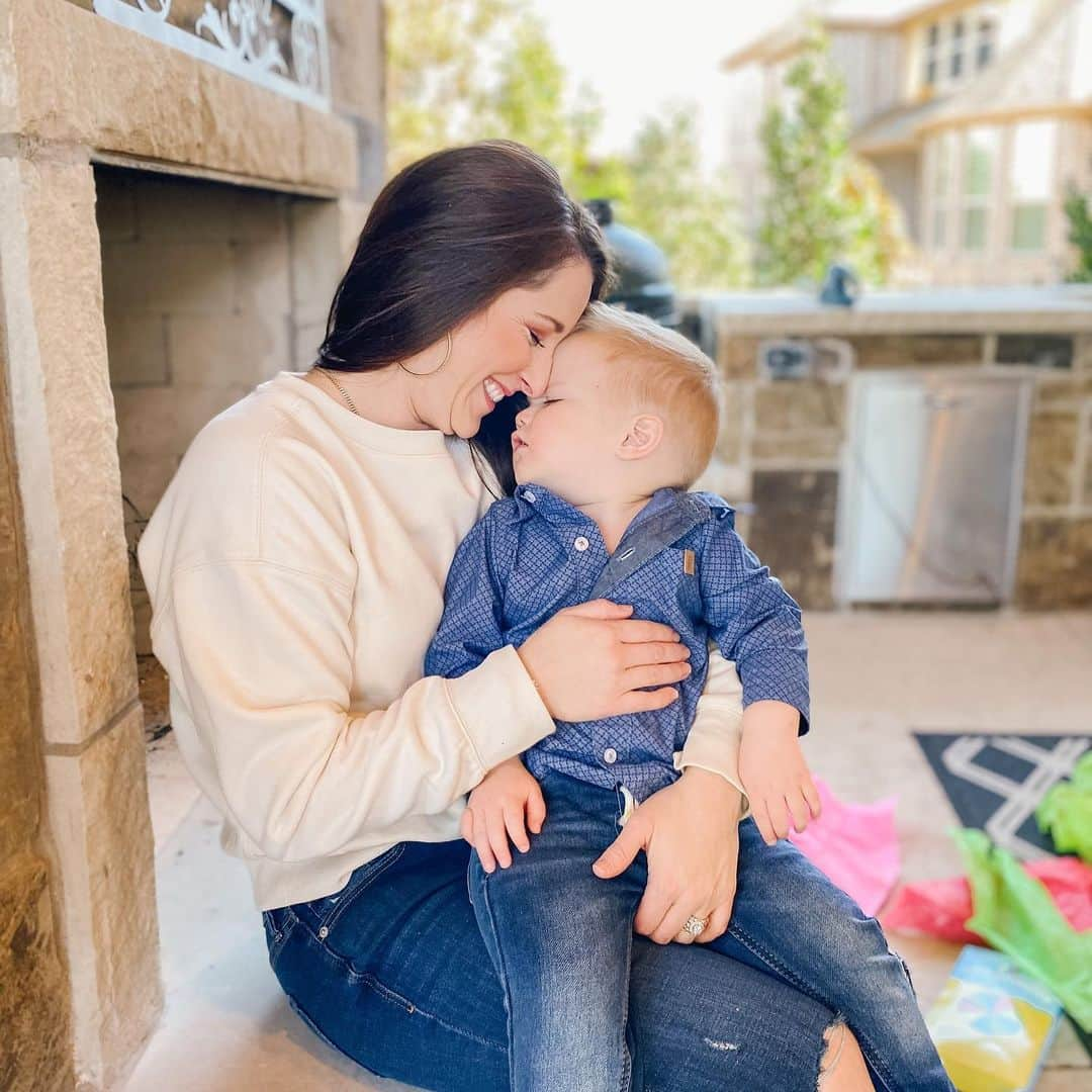 カーリー・パターソンさんのインスタグラム写真 - (カーリー・パターソンInstagram)「Happy 2nd Birthday to my favorite little caboose!!! Pearson you are such a special little guy and you bring so much joy and laughter to our family🥰 You have the sweetest personality that grows by the day and although you’re obsessed with daddy, bubba and sissy you are still the biggest momma’s boy and I hope that never changes. We just adore you buddy🥹💙」2月16日 6時31分 - carlypatterson04