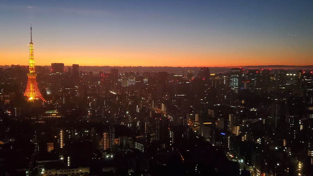 別所哲也のインスタグラム：「おはよーモーニング！本日の、東京の日の出は、6時28分！#jwave #ohayomorning #radiko #別所哲也」