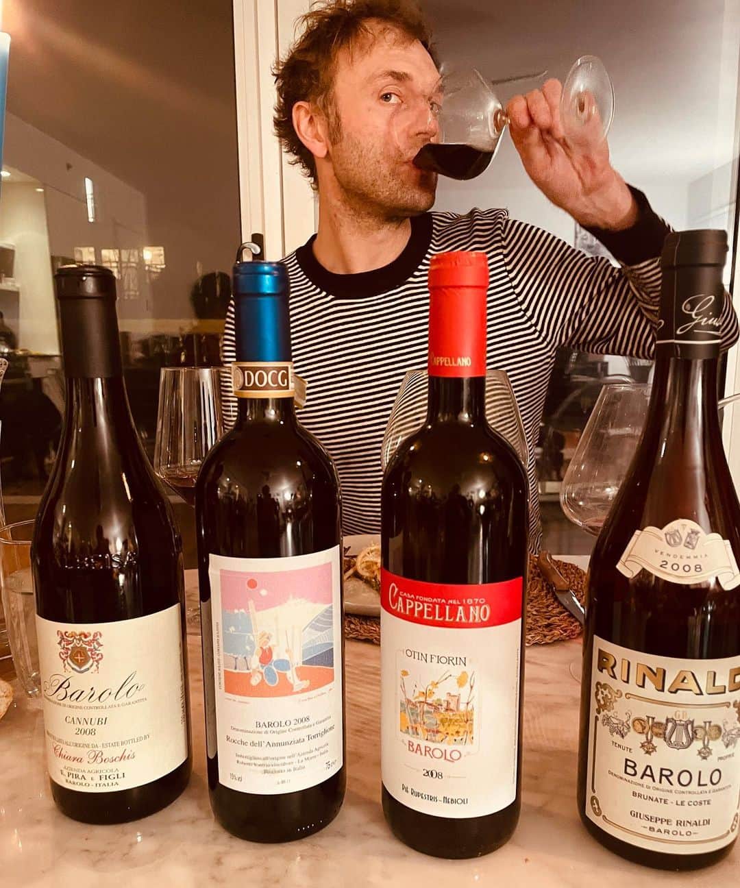 クレア・コフィーのインスタグラム：「We got a new @coravin for Valentine’s Day.」