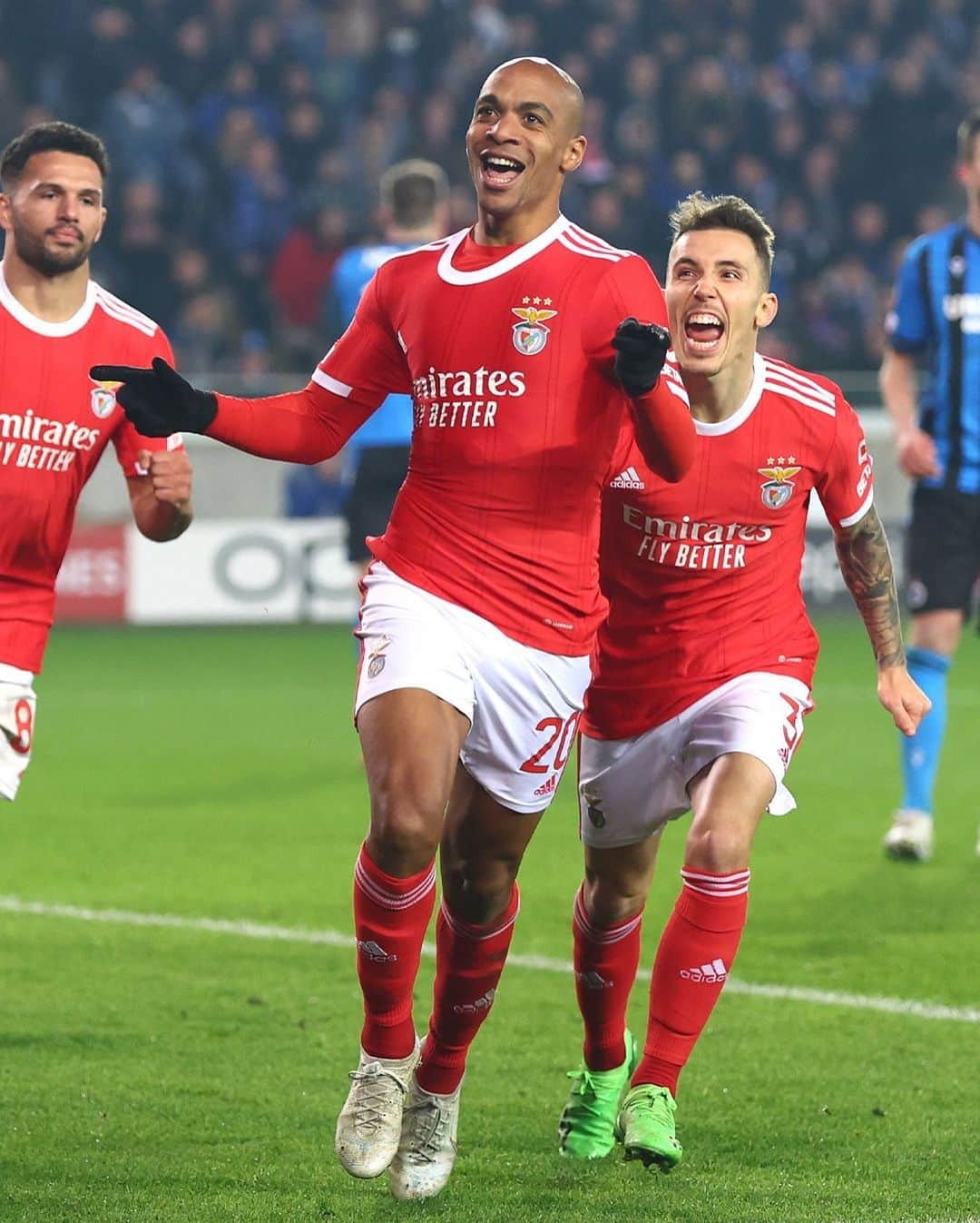 ジョアン・マリオのインスタグラム：「Primeira parte feita com maturidade e qualidade 🔴⚪️ falta a segunda em casa @slbenfica」