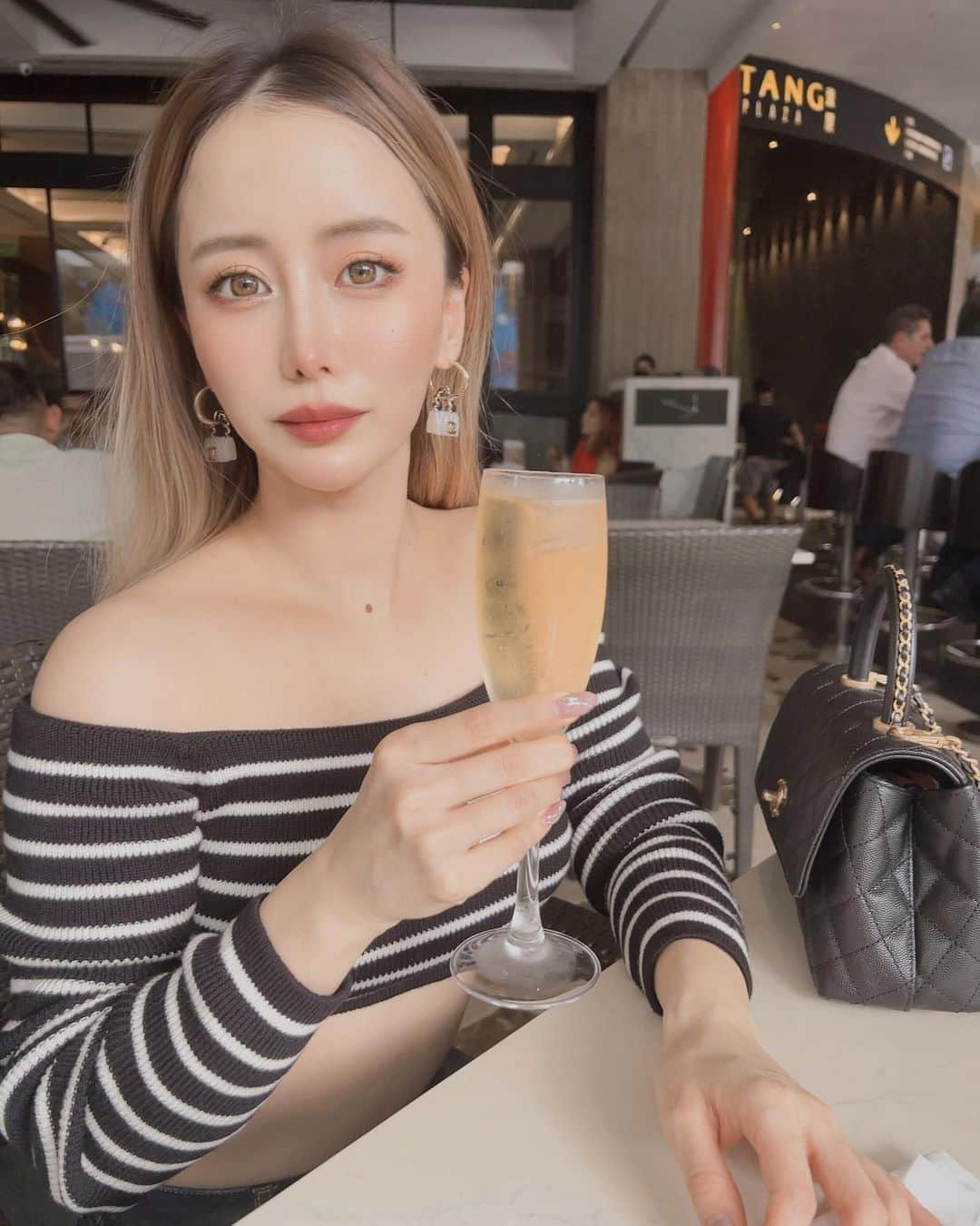 KARINさんのインスタグラム写真 - (KARINInstagram)「シャンパンが一番好き🍾🥂  #シャンパン #singapore #trip #japan」2月16日 17時03分 - karin.708