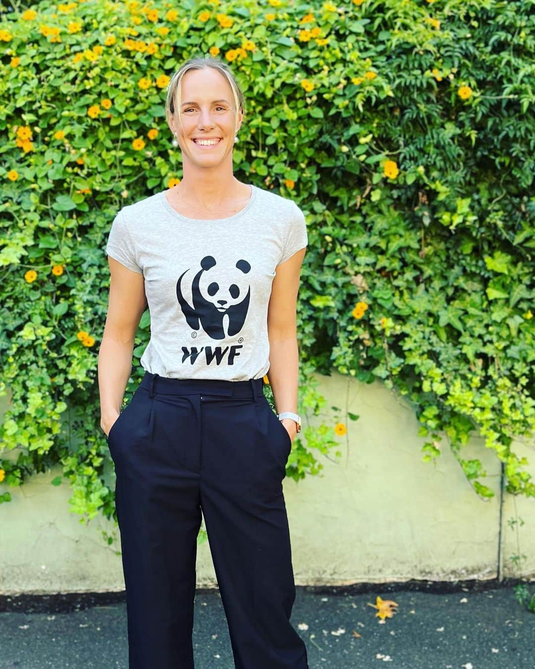 ブロンテ・キャンベルのインスタグラム：「🎤I’m joining the @WWF_Australia family 🌳✨ We all know I love plants, but I want to learn more about trees and the INCREDIBLE impact they have on our health, wellbeing, the environment and our communities 😁  I’ll be chatting to a WWF tree expert and a Doctor from @doctorsfortheenvironment next week. Do you have a question you’ve always wanted to ask about trees? Comment below with your question and keep an eye out for the episode coming soon.  #WeAllNeedTrees #ChatsforChange」