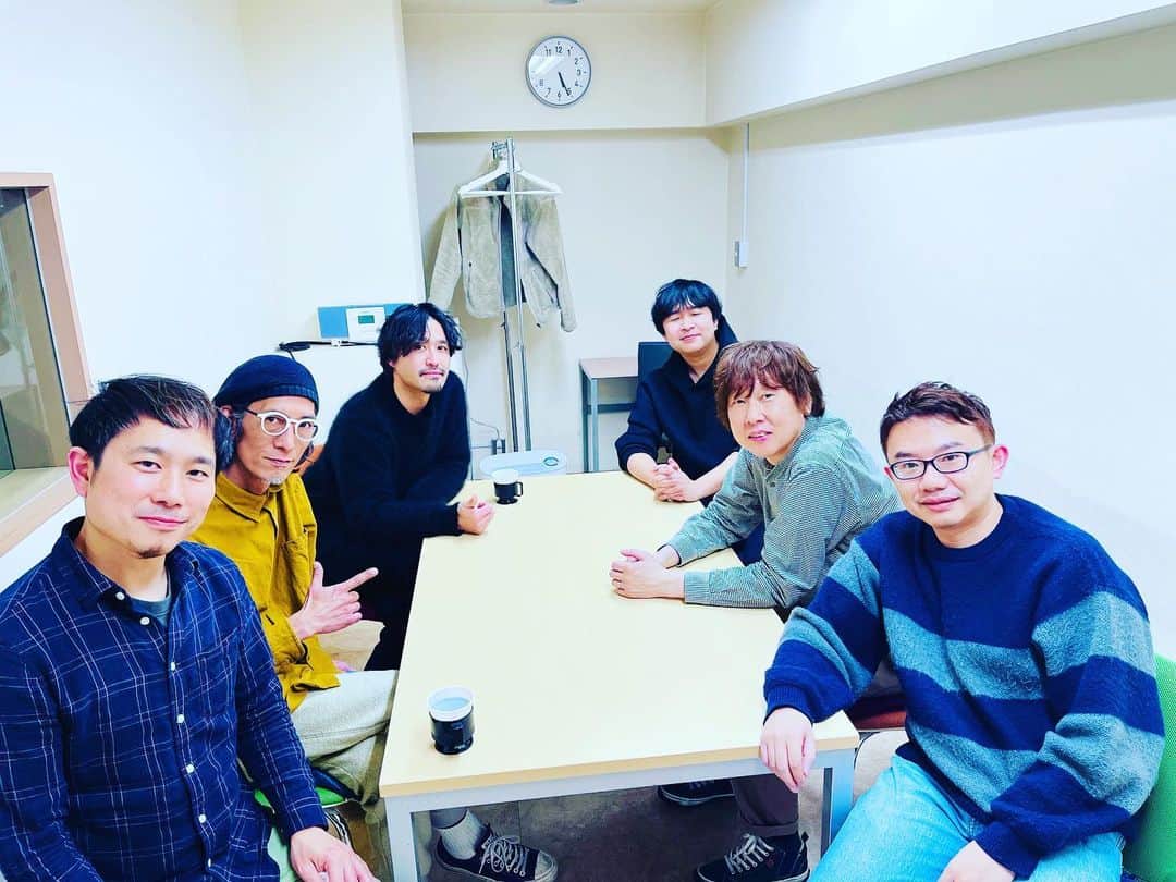 のインスタグラム：「バンドRH 休憩中☕️  良いグルーブ出してます✌️ お楽しみに🎙  #ISEKI #キマグレン #15周年LIVE」
