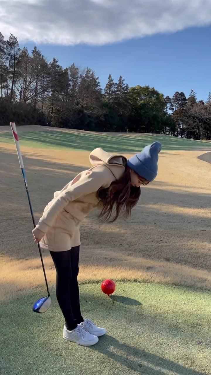加藤夏歌のインスタグラム：「とある日のゴルフスイングたち集めてみた⛳️ . #ゴルフ #ゴルフ女子 #スイング」