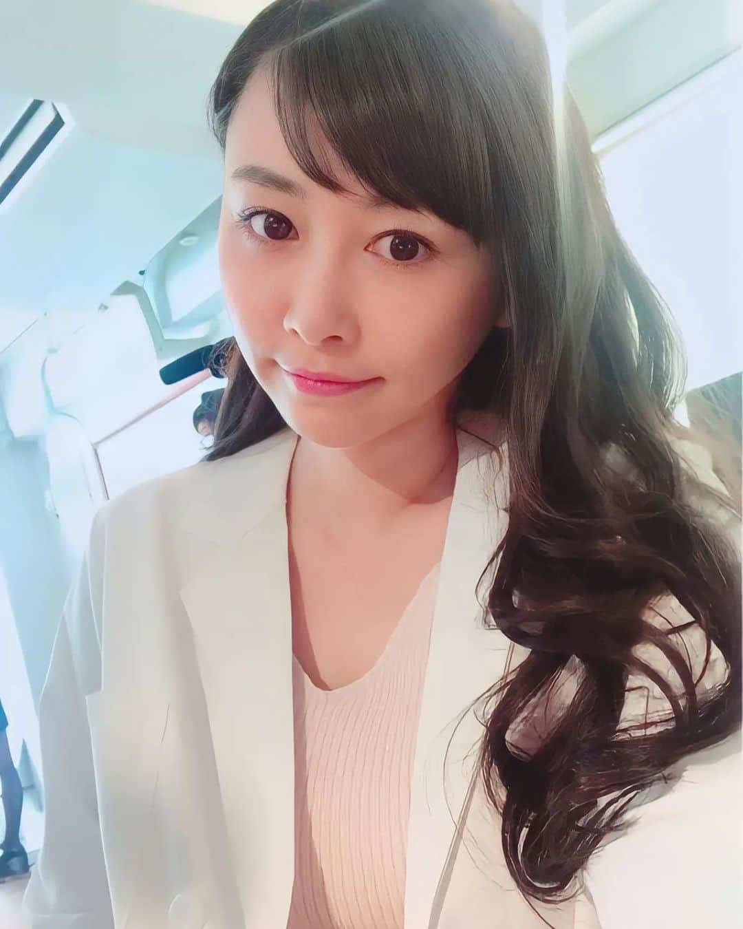 杉原杏璃のインスタグラム：「今年もアカデミー開講🏫  去年おこなった　 【杉原杏璃の投資アカデミー】ですが  第2期が4/1🌸から開講する事になりました🏫✨  投資アカデミーの無料説明会　は以下の時間でやります🎤 ⬇︎⬇︎ ・対面 説明会 2月26日（日）⏰13:00-14:30 3月21日（火・祝）⏰13:00-14:30 －－－－－－－－－－－－－－－ ・ZOOM 説明会 2月24日（金）⏰19:00-20:00 3月17日（金）⏰19:00-20:00  リアル説明会もZOOM説明会もどちらも無料ですので是非お待ちしてます  杉原杏璃の投資アカデミー　 ココをタップしてください⬇︎⬇︎ https://landing.sugiharaanri-toushiacademy.com/  投資アカデミーの記事です⬇︎⬇︎ https://prtimes.jp/main/html/rd/p/000000043.000041976.html  #投資アカデミー #無料説明会 #資産運用 #株式投資 #セミナー #NISA #投資信託」