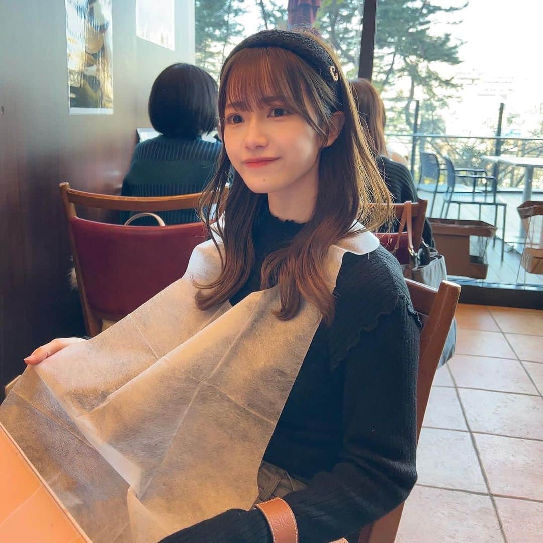 松本美紅のインスタグラム：「全然投稿してなかった〜  おしゃれなランチを食べたときの写真載せます🤳 アプリで撮ったから顔が違う😹いつもこんな顔なら良いのに！笑」