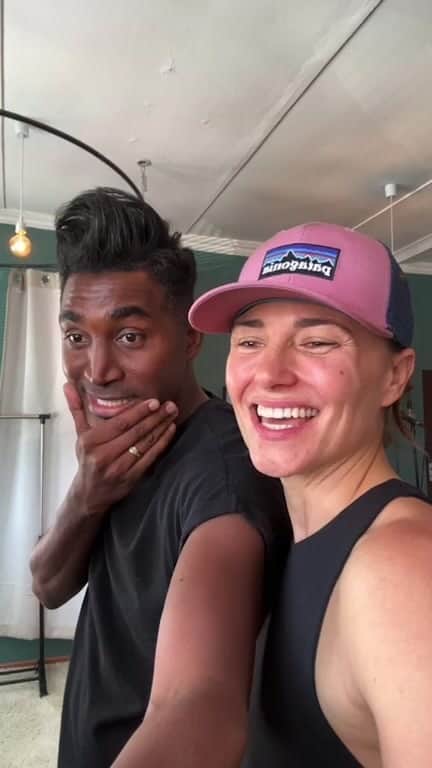 ブリアナ・エヴィガンのインスタグラム：「Catch us live tomorrow on @expressoshow with myself @emo_adams @iamloukmaan and @veldskoenshoes!!! Don’t miss it, putting something fun together for you.」