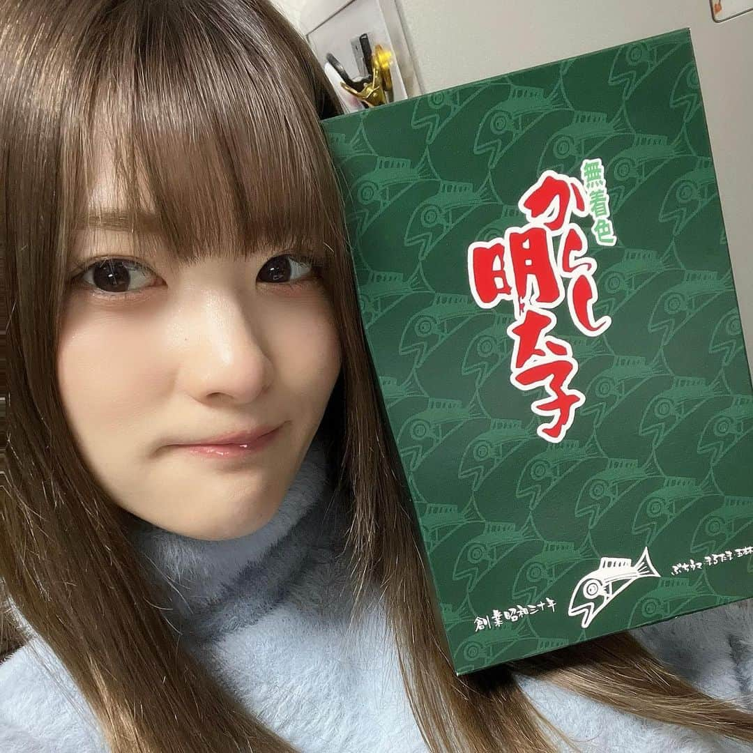 上矢えり奈のインスタグラム：「＊-＊-＊-＊-＊-＊-＊-＊  無着色からし明太子🍚を あったかい炊き立てご飯に乗っけて いただきました(*'ω'*)  切子だけど、しっかりプチプチ食感もあって 一切りでもすごいビッグで 500gを明太子大好きな家族みんなと 美味しくぺろり😋🤍  辛味と旨味のバランスも最高で パスタとかにしても美味しそう🍝  erina.  ＊-＊-＊-＊-＊-＊-＊-＊  PR @marutamahonpo #辛子明太子 #まるたま本舗 #お取り寄せギフト #下関名物 #からし明太子 #明太子好き #通販ギフト #訳あり商品」