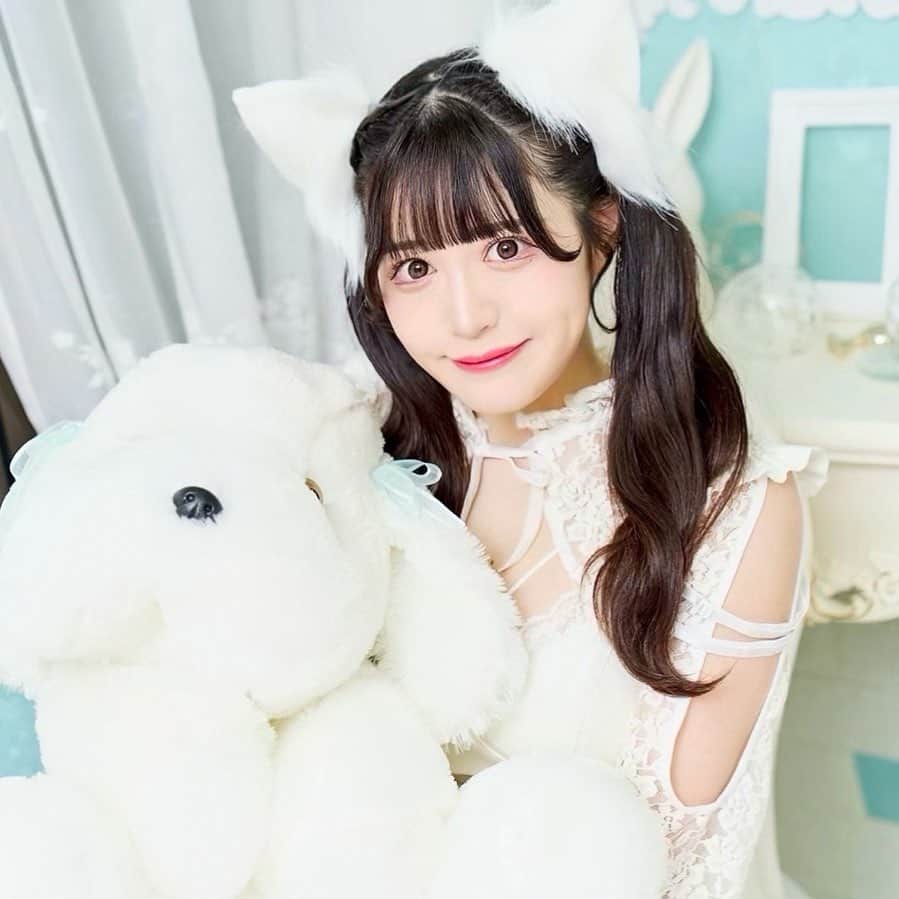 木咲りんのインスタグラム：「* ⋆ 白も似合うですか...？🐱🤍🤍 ⋆ * #idol#cosplay#cosplaygirl#japaneseidol#japanesegirl#asiangirls#asianbeauty#アイドル#猫耳#ロリ#コスプレ女子#グラビアアイドル#乃木坂46#秋葉原#グラドル#コスプレ#コンカフェ嬢#コンカフェ#地雷系女子#コスプレイヤー#インスタグラビア#ツインテール#メイド#グラビア#撮影会モデル#粉我#偶像#데이트#그녀#아이돌」