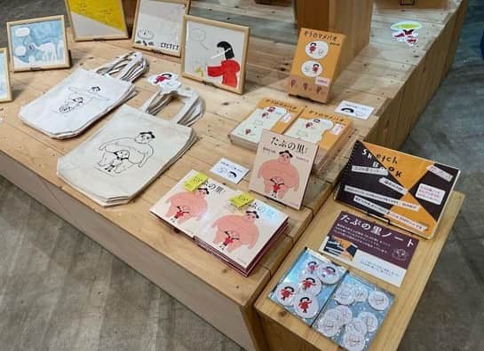 藤岡拓太郎さんのインスタグラム写真 - (藤岡拓太郎Instagram)「北海道で初めての原画展が始まりました！札幌市東区の「ヒシガタ文庫」さん（ダイヤ書房内）にて。  『たぷの里』と『ぞうのマメパオ』原画展示のほか、たぷの里制作ノート展示、グッズ販売、顔はめパネルなどなど。  2/15（水） - 3/5（日） 10時-20時  #札幌 #ヒシガタ文庫 #たぷの里  #ぞうのマメパオ #藤岡拓太郎  #ナナロク社」2月16日 9時54分 - takutaro5