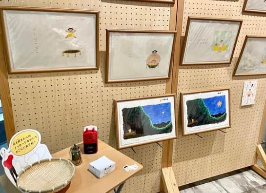 藤岡拓太郎さんのインスタグラム写真 - (藤岡拓太郎Instagram)「北海道で初めての原画展が始まりました！札幌市東区の「ヒシガタ文庫」さん（ダイヤ書房内）にて。  『たぷの里』と『ぞうのマメパオ』原画展示のほか、たぷの里制作ノート展示、グッズ販売、顔はめパネルなどなど。  2/15（水） - 3/5（日） 10時-20時  #札幌 #ヒシガタ文庫 #たぷの里  #ぞうのマメパオ #藤岡拓太郎  #ナナロク社」2月16日 9時54分 - takutaro5