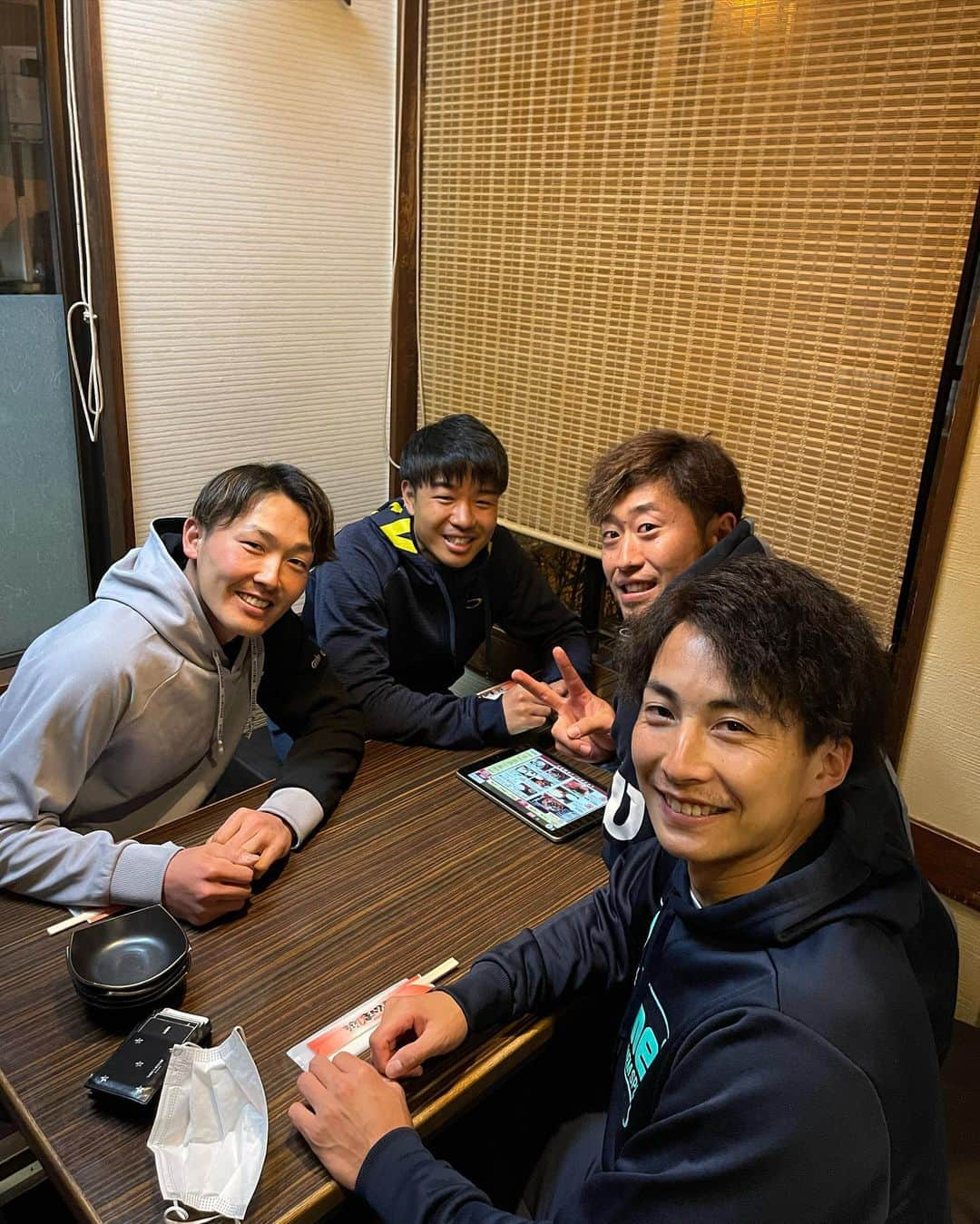 源田壮亮さんのインスタグラム写真 - (源田壮亮Instagram)「⁡ ⁡ 節目の30歳の誕生日を迎えました🎂 ライオンズでのキャンプは、2クールでしたが中身の濃い練習をすることができました！！約1ヶ月間チームを離れますが、戻った時に誰一人欠けることなくケガ人０でいてほしいです！僕も精一杯頑張って、元気に戻ってきます！！ 今日から侍ジャパンに合流し、明日から練習スタートです！！ 世界一の為に頑張ってきます‼️ ⁡ #同級生会 #外崎選手 #森脇選手 #小林通訳 #佐野スコアラー #通称やすお #やすお仕事で不在 #次回こそ #やすおも参加で」2月16日 10時27分 - gendagenda6