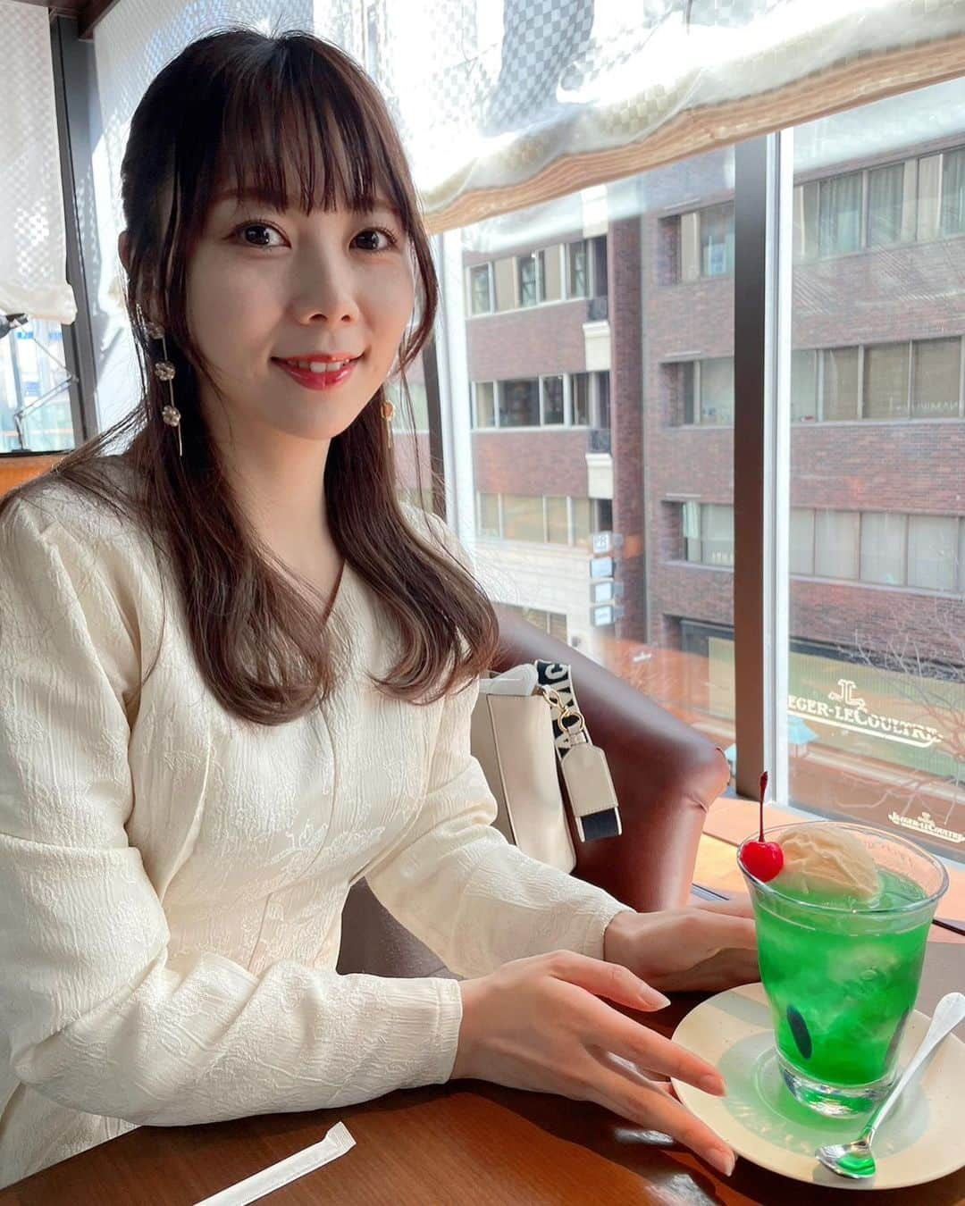 西村季里子さんのインスタグラム写真 - (西村季里子Instagram)「・  久しぶりにオシャレをして アフタヌーンティー楽しんだけど、 ワンピースが前後ろ逆でした🙃  あと次の作品のために、 前髪重ためにして髪の長さも バッサリと20cm以上切りました🤍  若い若いと言われます。 切ってよかったです。  #onepiece#toccocloset#tocco #hyattcentric#hyattcentricginza  #ハイアットセントリック銀座  #centric銀座#セントリック銀座  #afternoontea#strawberryafternoontea  #アフタヌーンティー#アフヌン #女子会#銀座女子会#sweets」2月16日 10時57分 - kiriko_nishimura