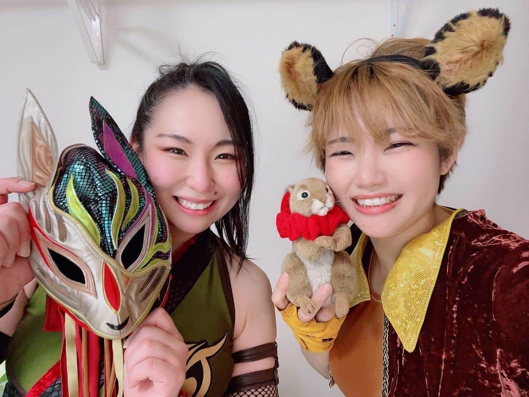  才原茉莉乃さんのインスタグラム写真 - ( 才原茉莉乃Instagram)「#ACTwrestling 大阪公演 ありがとうございました！！  茉莉さんと茉莉乃の戦い！ トムとジェリーみたいだったでしょ？！w  茉莉さんとは大阪でよく戦ってるんですよね！  いやぁ、やっぱ茉莉さんは強い…！！！  練習中に、#fortnite の話で盛り上がることもしばしばありつつwww  なぜなら…？  #アクトレスガールズ のYouTubeチャンネルで #フォートナイト のゲーム配信を放送してます！  そちらもチェック！！！  次は2/17(金)新木場！ 才原はお手伝いですが、ぜひぜひ！！  あと、2/23(木・祝)は横浜ラジアントホールに出演します！ 誰と戦うのかお楽しみに！！  2/23（木）ACTwrestling 横浜公演 ＠ラジアントホール 開場17:00 開演17:30  初の横浜での公演！ ぜひ皆様お待ちしてます✨  才原予約の方は、メッセージ付きバレンタインあります💝  メール申込📩 ticket@actwresgirlz.com  メール申込用コピペ📧  タイトル：2/23(木)ACTwrestling 横浜公演  メール本文： 1. 2/23(木)ACTwrestling 横浜公演 2.お名前（本名フルネーム） 3.ご連絡先（携帯番号） 4.席種（方角含第2希望まで記入） 5.枚数 6.取置希望出演者　才原茉莉乃 7.その他（連絡事項等）  ２月いっぱいはバレンタインチョコをお渡しします！ 才原で予約した方はぜひ物販スペースに来てね✨  メッセージ付きだよー！！  #アクトレスリング #actwresgirlz #プロレス #prowrestling #アクション#action #tomandjerry #アメコミ」2月16日 12時39分 - saihara_0120