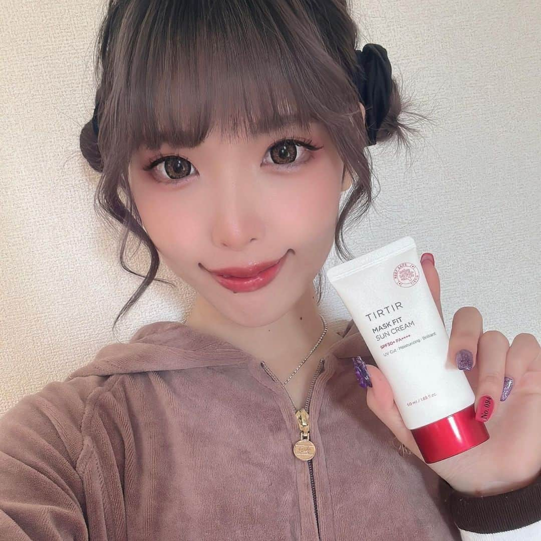 矢澤あづなさんのインスタグラム写真 - (矢澤あづなInstagram)「TIRTIR♡マスクフィットサンクリーム☀️  最近人気のティルティル、マスクフィットシリーズの新商品の日焼け止め！下地にもなるらしい🪞🪄︎︎  乾燥肌の私だけどこれはウルウルなる🌟  HSP50+PA++++の高い紫外線遮断数値！今年の夏はこれがあれば安心🏖☀️  #TIRTIR #マスクフィットサンクリーム #日焼け止め #水分日焼け止め  #マスクプルーフサンクリーム  #TIRTIR_sponsored」2月16日 12時55分 - adugram_