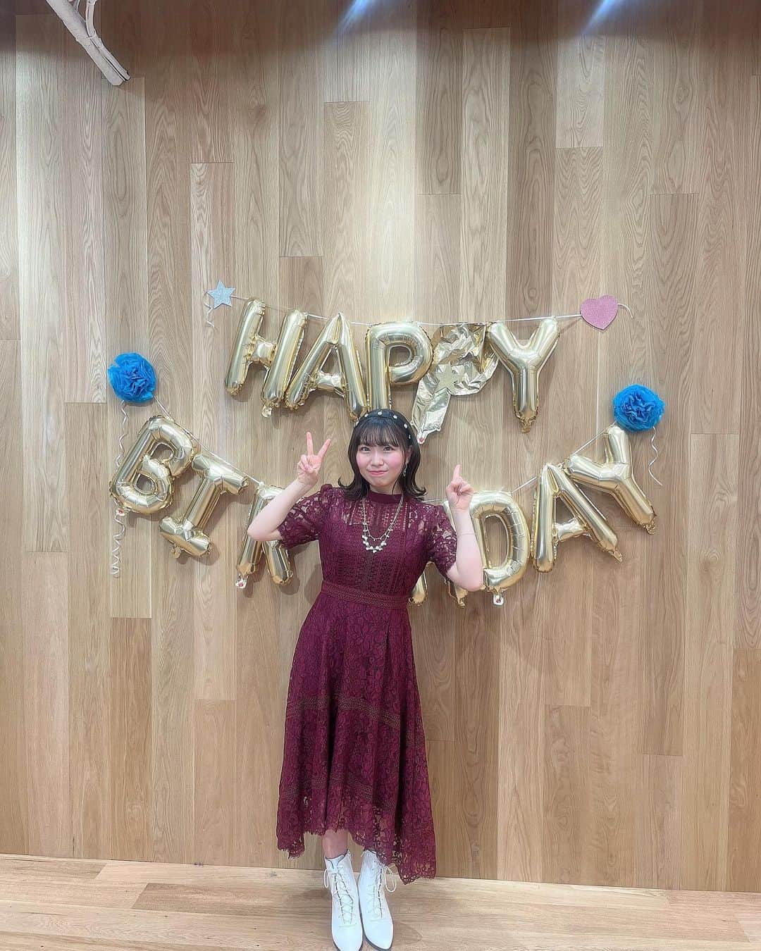 播磨かなさんのインスタグラム写真 - (播磨かなInstagram)「🎂❤︎🎂Thank u🥰 　 2月13日のお誕生日当日に ありがたいことに 皆さんからたくさんお祝いしていただいたのに  まだ祝われたいムードの女参上🫡 　 　 改めまして、 2月13日で21歳になりました！ 播磨かなです☺️  　 21歳の私も宜しくお願いします☺︎ 　  21歳は20歳よりもっと！もっ と！ ♡皆さんと一緒に楽しんでいきたいかな！✨ 播磨かな！ 　　 いつもありがとオリゴ糖です🥰 　  　 　 　 　 　 　 　　  #happybirthday #thankyou  #mybirthday  #birthdaygirl  #birthday #celebration #birthdaycake #anniversary  #21yearsold #fun #photo  #instagram #instagood #instalike #love #happy #smile  #follow #me #followme  #생일 #생일파티 #생일축하해 #좋아요 #팔로우  #誕生日 #21st  ☆ #おめでとう #私 ☆ #播磨かな」2月16日 12時54分 - harima__official