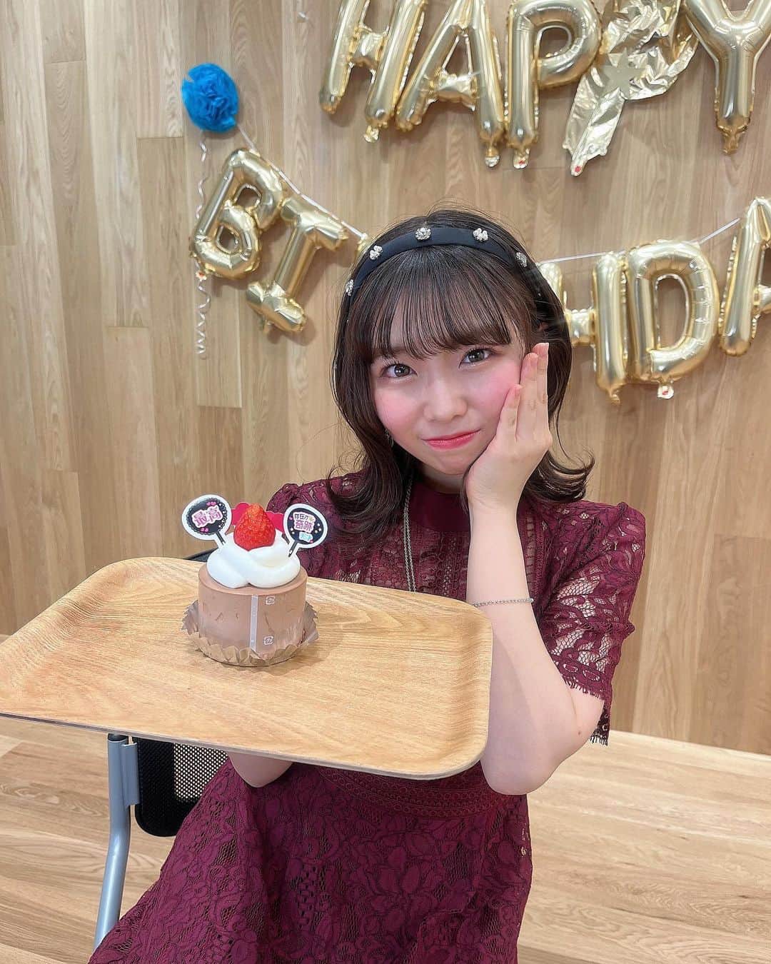播磨かなさんのインスタグラム写真 - (播磨かなInstagram)「🎂❤︎🎂Thank u🥰 　 2月13日のお誕生日当日に ありがたいことに 皆さんからたくさんお祝いしていただいたのに  まだ祝われたいムードの女参上🫡 　 　 改めまして、 2月13日で21歳になりました！ 播磨かなです☺️  　 21歳の私も宜しくお願いします☺︎ 　  21歳は20歳よりもっと！もっ と！ ♡皆さんと一緒に楽しんでいきたいかな！✨ 播磨かな！ 　　 いつもありがとオリゴ糖です🥰 　  　 　 　 　 　 　 　　  #happybirthday #thankyou  #mybirthday  #birthdaygirl  #birthday #celebration #birthdaycake #anniversary  #21yearsold #fun #photo  #instagram #instagood #instalike #love #happy #smile  #follow #me #followme  #생일 #생일파티 #생일축하해 #좋아요 #팔로우  #誕生日 #21st  ☆ #おめでとう #私 ☆ #播磨かな」2月16日 12時54分 - harima__official