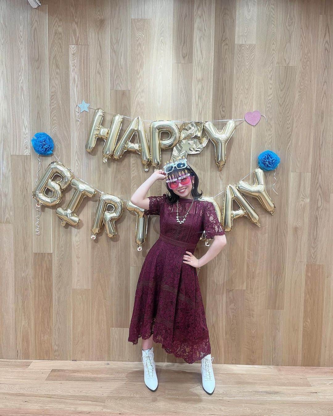 播磨かなさんのインスタグラム写真 - (播磨かなInstagram)「🎂❤︎🎂Thank u🥰 　 2月13日のお誕生日当日に ありがたいことに 皆さんからたくさんお祝いしていただいたのに  まだ祝われたいムードの女参上🫡 　 　 改めまして、 2月13日で21歳になりました！ 播磨かなです☺️  　 21歳の私も宜しくお願いします☺︎ 　  21歳は20歳よりもっと！もっ と！ ♡皆さんと一緒に楽しんでいきたいかな！✨ 播磨かな！ 　　 いつもありがとオリゴ糖です🥰 　  　 　 　 　 　 　 　　  #happybirthday #thankyou  #mybirthday  #birthdaygirl  #birthday #celebration #birthdaycake #anniversary  #21yearsold #fun #photo  #instagram #instagood #instalike #love #happy #smile  #follow #me #followme  #생일 #생일파티 #생일축하해 #좋아요 #팔로우  #誕生日 #21st  ☆ #おめでとう #私 ☆ #播磨かな」2月16日 12時54分 - harima__official