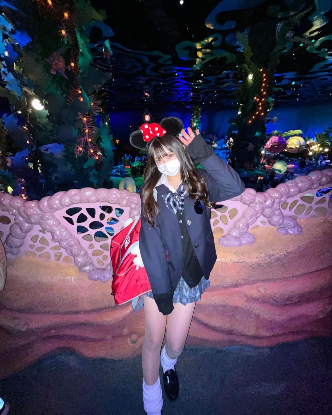 髙橋莉穂のインスタグラム：「ディズニーシー行ってきたよ🐭🖤  #06  #jk1  #jkブランド  #disney  #disneysea  #instagood  #06line  #06년생」