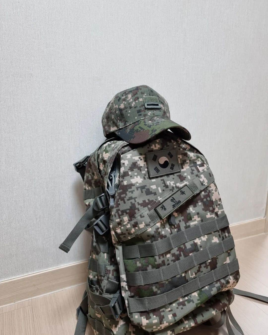 チョン・ユアンさんのインスタグラム写真 - (チョン・ユアンInstagram)「국방의 의무를 다하고 전역신고 합니다. 충성.」2月16日 13時08分 - xxngvooqhn