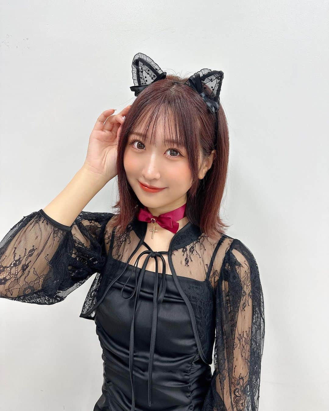 古澤愛のインスタグラム：「誰か飼ってください🐈‍⬛💞」