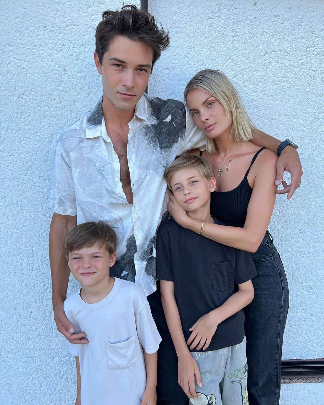 フランシスコ･ラチョースキーのインスタグラム：「Just playing around! #lachowskifamily ♥️」