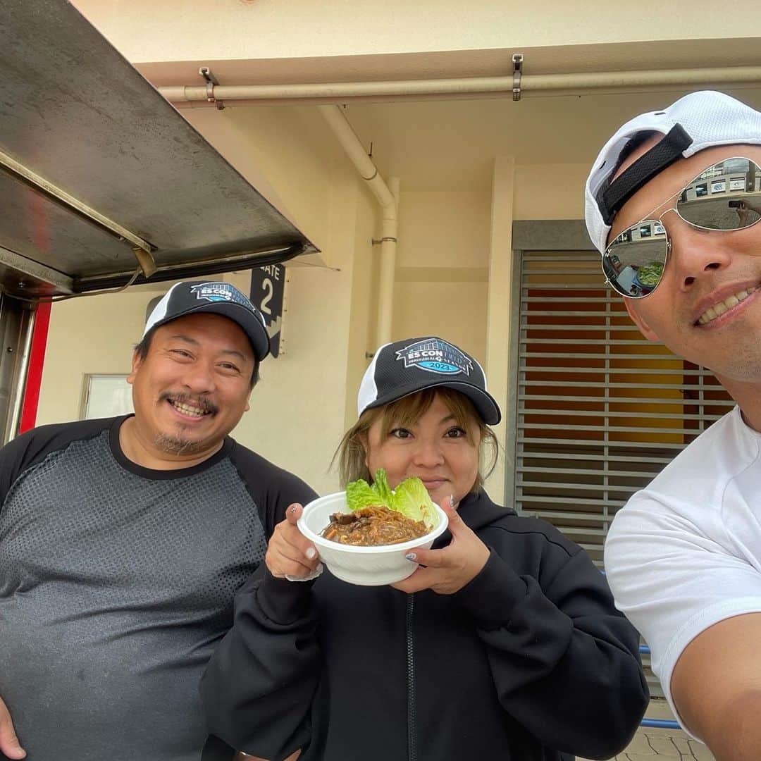 矢野謙次のインスタグラム：「「パナマ原人」の社長がお昼を食べさせてくれました‼︎ めちゃくちゃ美味しかったです。  松本選手と野村選手 残心と決め　バッチリ👍 表情も⭕️」