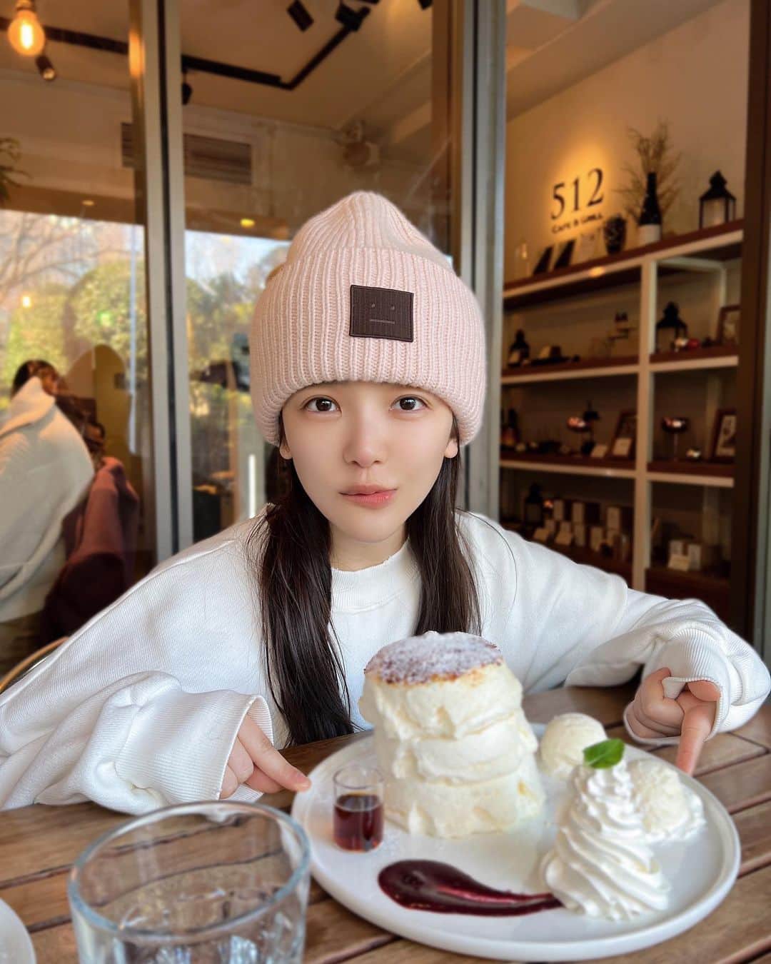 のインスタグラム：「サウナ上がりの🧖🏻‍♀️すっぴんパンケーキ🥞  ここのパンケーキ美味しかった🥞 次ママ東京来た時連れてきてあげたいと 秒で思いました🤍🤍  ぷるぷる🥞🧡  #パンケーキ #pancake  🤍🤍お知らせ🤍🤍  発売中📘 12枚目DVD『ぷるぷる天使』 4冊目写真集『生』  発売予定📖 3月24日【グラドル名鑑2023】  出演📺 2月20日 20:30〜 ABEMA 【 #ミッドナイト競輪 】ゲスト出演 2月28日 20:30〜 ABEMA 【 #ミッドナイト競輪 】ゲスト出演  【Regular posting🖤】 Jun Amaki EC site ＼ ｊｕn  ａｍａｋi OFFICIAL SITE ／ Original goods on sale.👗💕 From the highlight link :)🔖🧷  #天木じゅん #junamaki #天木纯 #グラビア #gravure #我是天木纯 #请叫我是天木纯小姐」