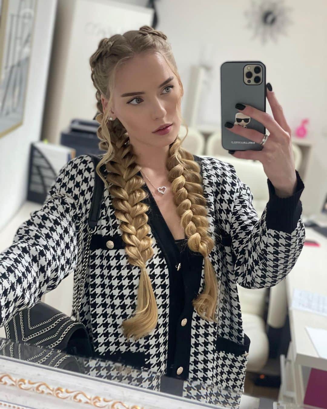 のインスタグラム：「Внутренний прогноз сообщает о приходе весны」