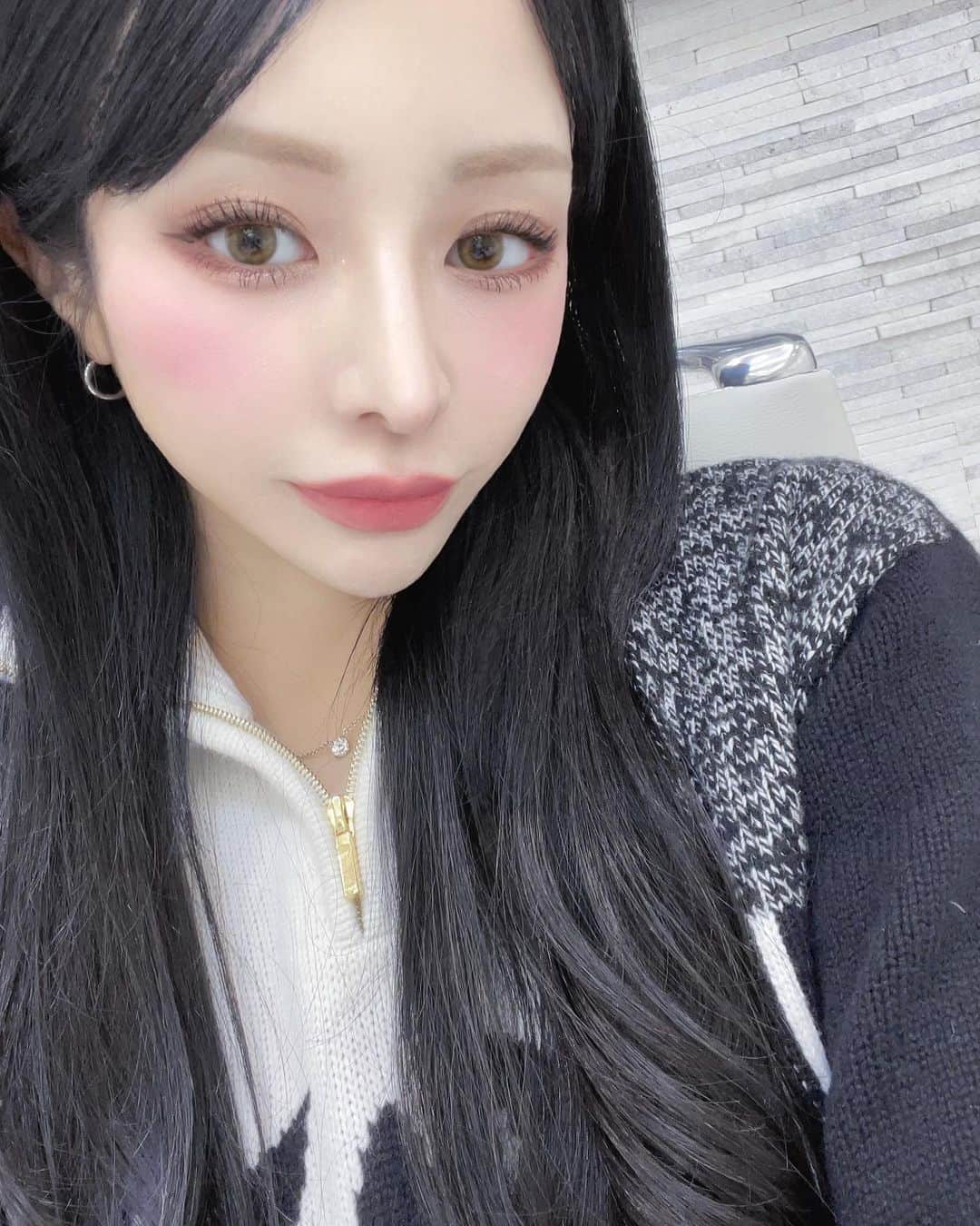 門りょうのインスタグラム：「本気の漆黒🖤💇‍♀️🖤」