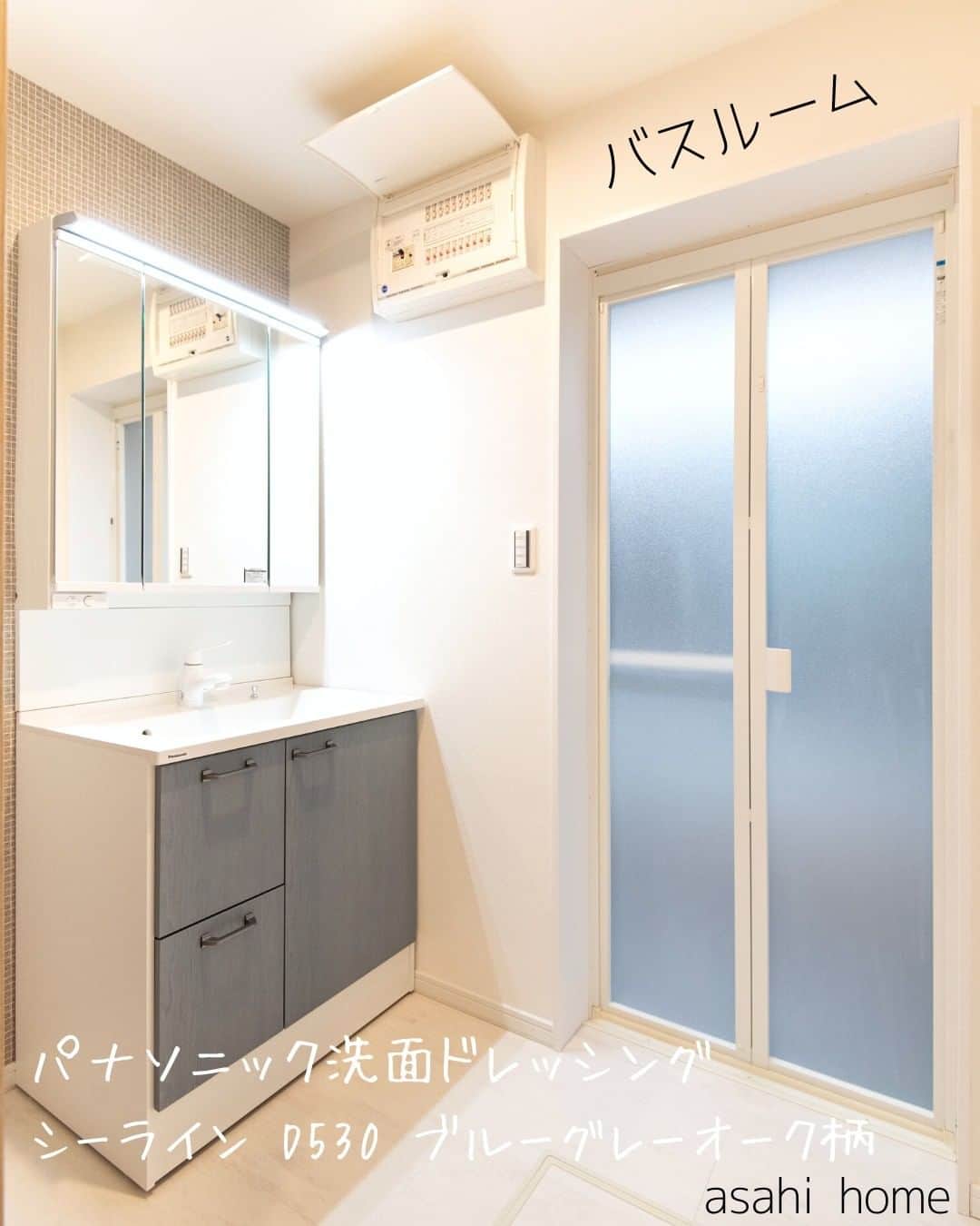 株式会社朝日ホームさんのインスタグラム写真 - (株式会社朝日ホームInstagram)「東京港区に建つ新築住宅のバスルーム🛀  スケルトン階段が印象的な家ですが バスルームもスタイリッシュに仕上がってます🫧  投稿を見ていただきありがとうございました😊 ぜひ「いいね」や「フォロー」よろしくお願いします！ 気になることがあればお気軽にコメントしてください♪  *--------------------------------------------------*  完全自由設計の注文住宅を手掛ける朝日ホーム。 お客様のこだわりや個性を大切にし、 ライフスタイルに寄り添った家づくりをご提案✨ 大手ハウスメーカーにはない細やかなフットワークで、 希望エリアの土地探しから 地震に強い家づくりまでワンストップ対応！  *--------------------------------------------------*  #シンプルモダン #港区  #バスルーム  #新築  #洗面台  #ミニマルな暮らし  #モノトーン #スタイリッシュ  #洗面所  #ブルーグレー  #朝日ホーム #注文住宅 #工務店 #自由設計 #川崎 #多摩区 #登戸 #新築 #建築デザイン #家づくり #マイホーム #間取り #施工事例 #3階建て  #おしゃれな家 #一戸建て #ミニマルライフ #マイホーム記録 #マイホーム計画 #マイホーム計画中の人と繋がりたい」2月16日 16時47分 - asahiouchi